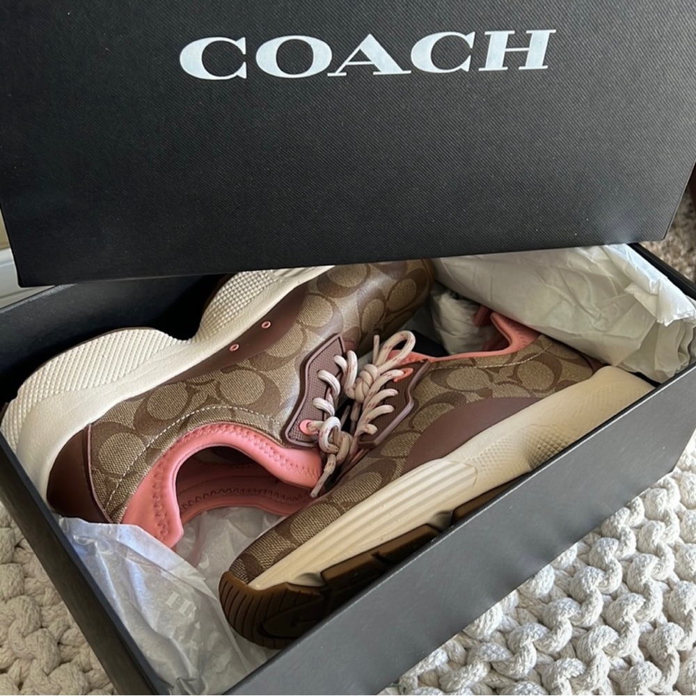 COACH shoes runner.